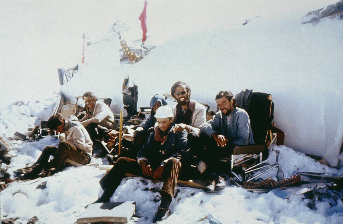The Unthinkable Pact Survivors Of Crashed Flight 571 Had To Make