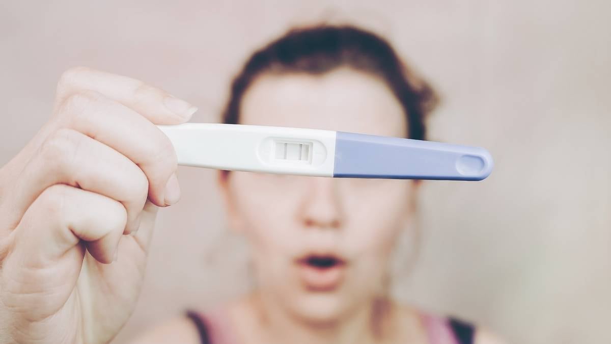 Photo of Une femme partage un moment hilarant avec son petit ami qui a confondu un test de grossesse positif avec un test Covid