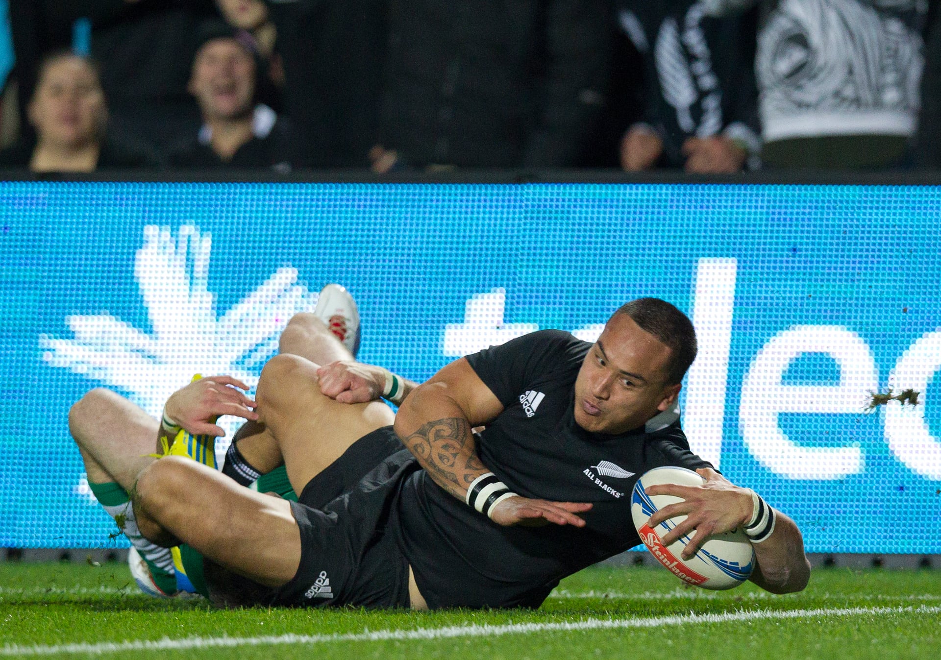 Hosea Gears dives over for a try during his All Blacks career. Photo / Greg Bowker