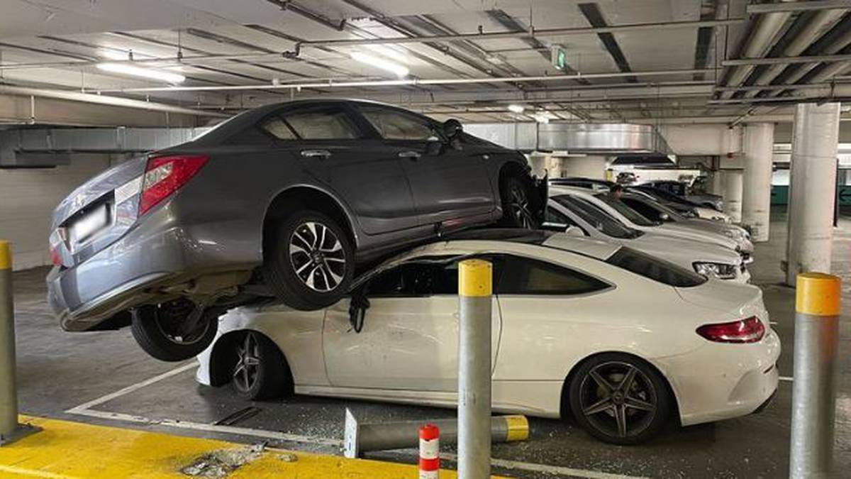 ’Jak to w ogóle jest możliwe?’  Dziwny wypadek samochodowy w centrum handlowym Sydney Westfield
