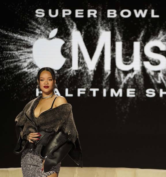 Watch Rihanna's Super Bowl 2023 Halftime Show Performance