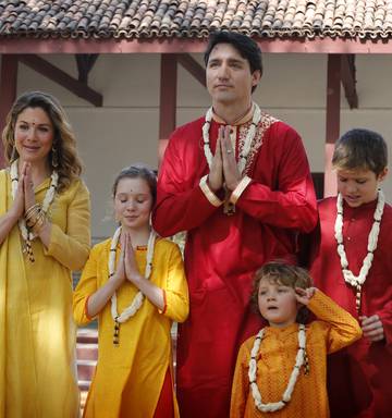 Canadian Pm Justin Trudeau Ridiculed By Indians For His Fake