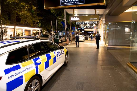 Police outside the Louis Vuitton and Gucci stores in downtown Auckland overnight. Photo / Hayden Woodward