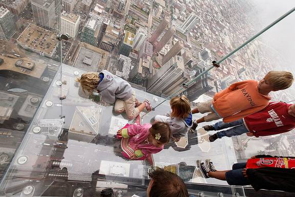 Willis Tower Horror At 412m As Chicago Skydeck S Underfoot Nz Herald