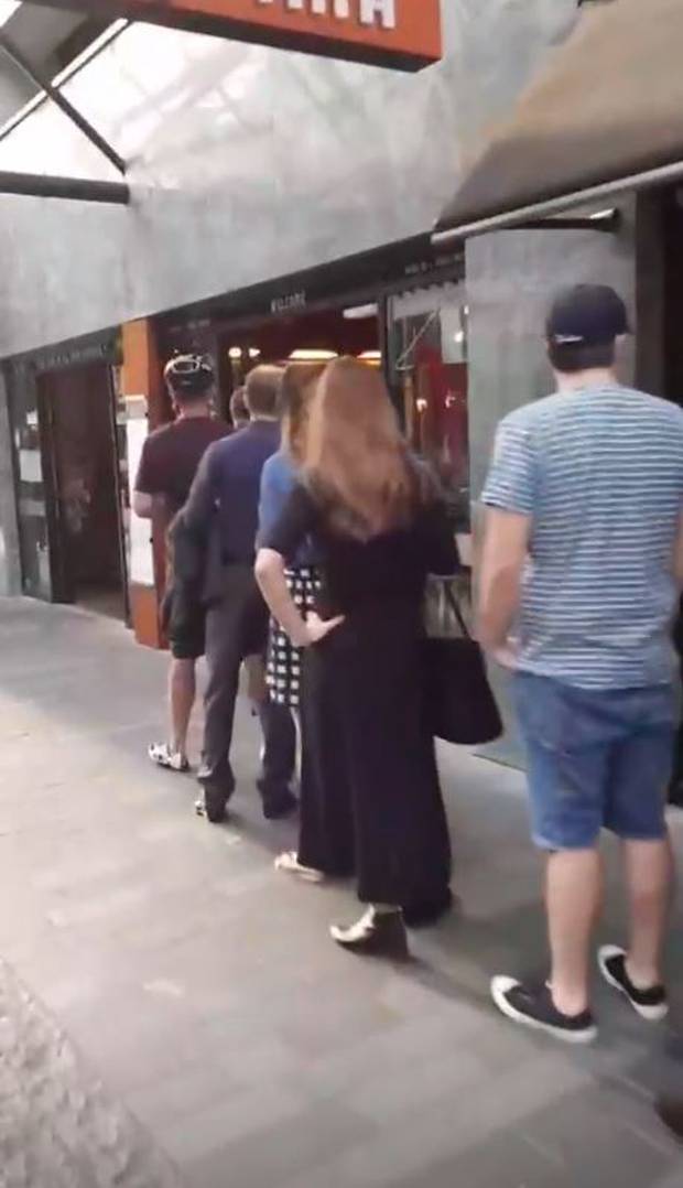 Would You Join This Crazy Queue For Ima Cuisine S Hot Cross Buns