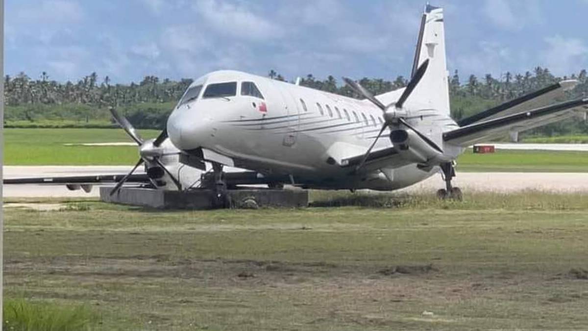 Samolot Lulutai Airlines na lotnisku Tonga uderzył w betonowy blok i wypadł z pasa startowego