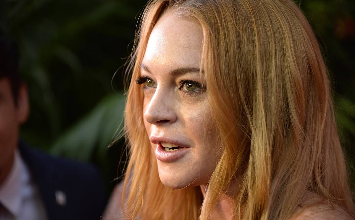 How Lindsay Lohan Almost Lost Her Finger Nz Herald