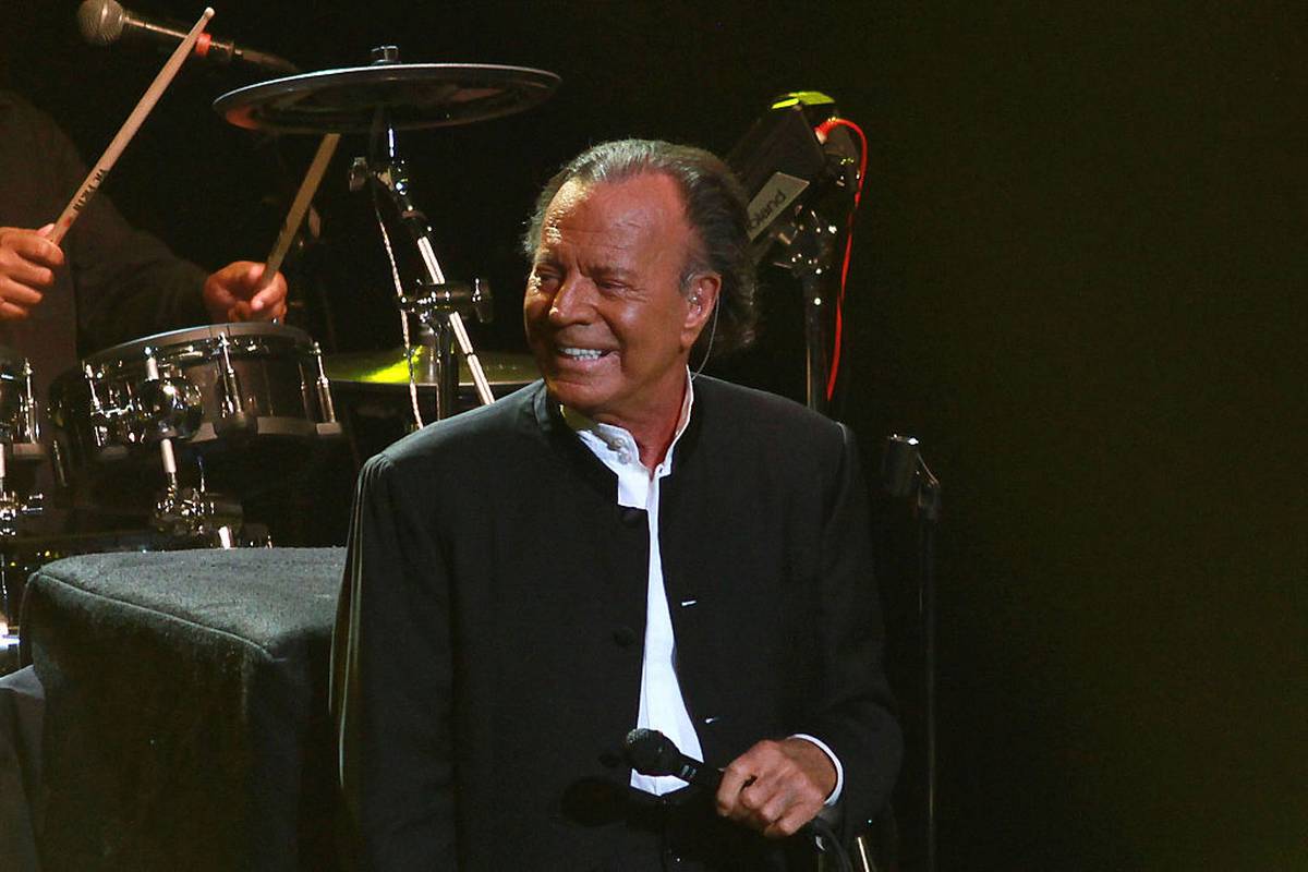 Julio Iglesias Illegitimate Son After Seven Figure Payout Nz Herald