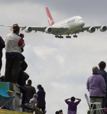 Qantas Trading Halt Pm Hints At Foreign Buyer Ok Nz Herald