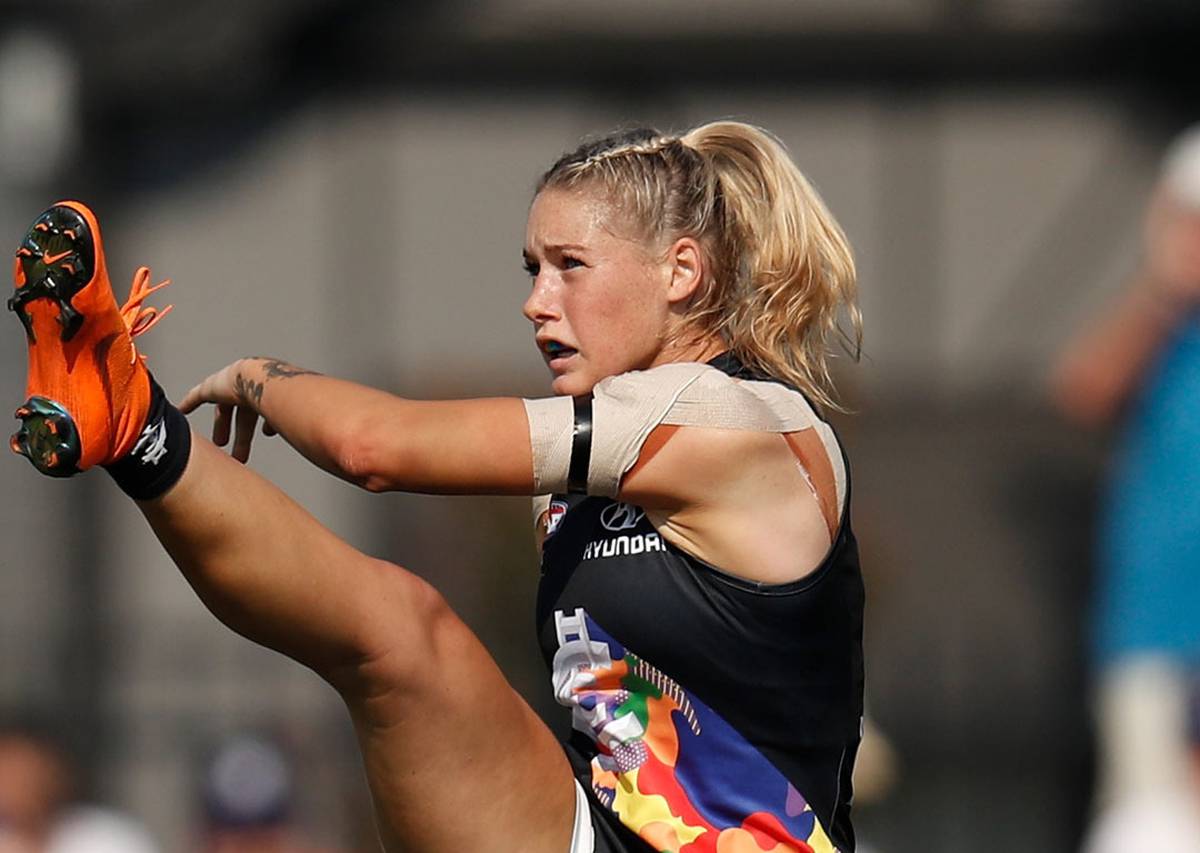 AFLW star Tayla Harris trolled over kick photo with social ...