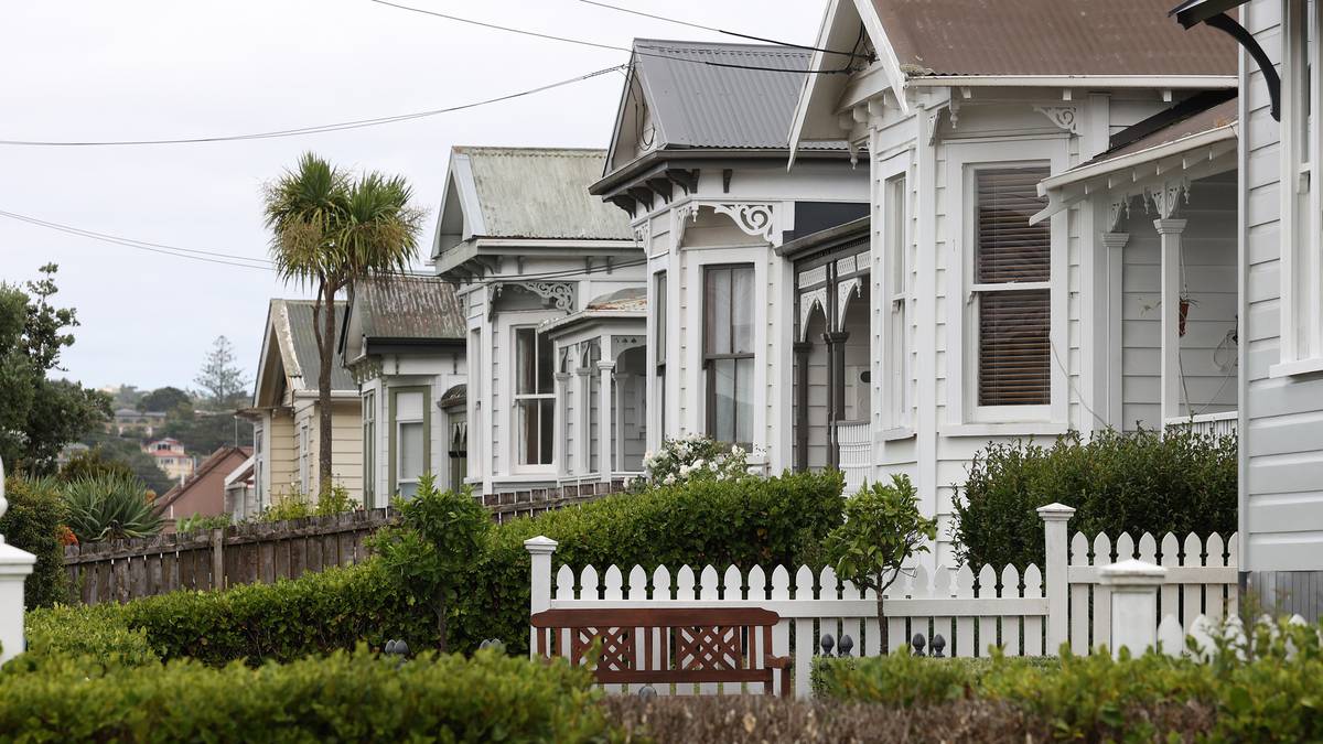 Wartość domów spada poniżej 1 miliona dolarów, ponieważ deflacja przyspiesza w sierpniu