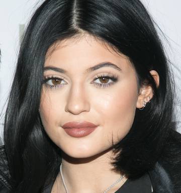 Kylie Jenner Challenge Bizarre Lip Suction For Pouty Lips Nz Herald