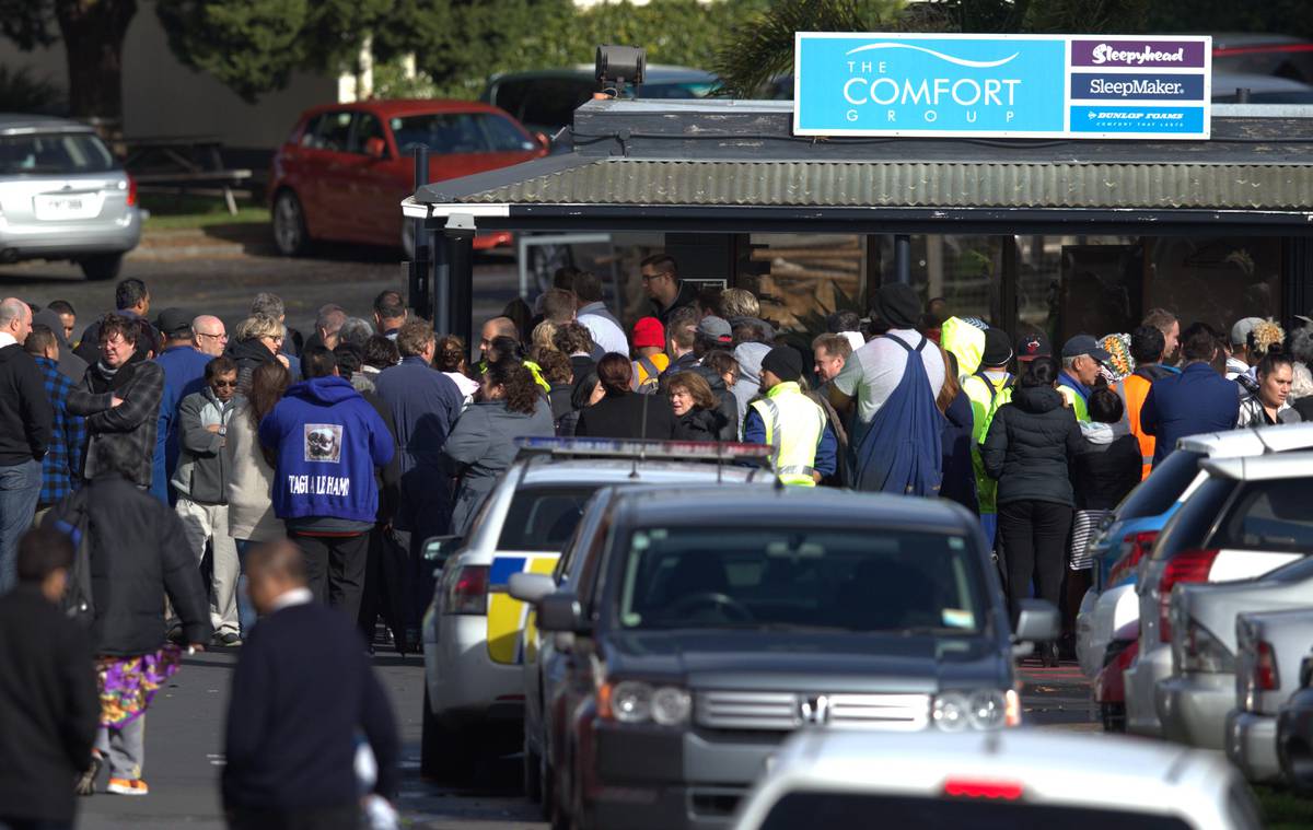Eight Workers Injured In South Auckland Fire Nz Herald