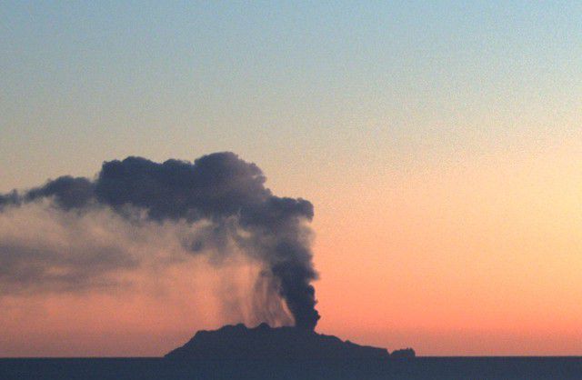 Whakaari plume lights up sunrise sky