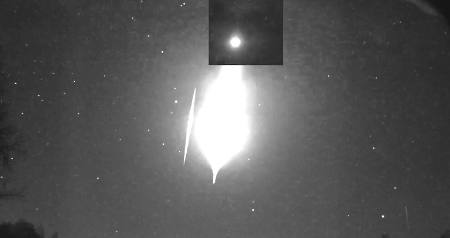 นักวิทยาศาสตร์กำลังค้นหาอุกกาบาตที่กระทบพื้นหลังจากลูกไฟอันตระการตาที่จุดบนท้องฟ้าเหนือโอทาโก  วิดีโอ / ให้บริการโดย: