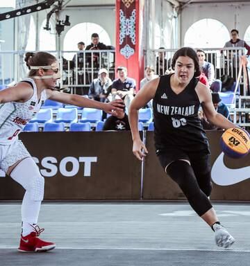 Basketball Teen Tall Fern Charlisse Leger Walker Follows Family