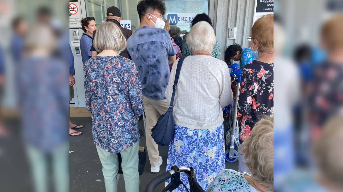 Travellers wait weeks for airlines to deliver bags at Auckland Airport