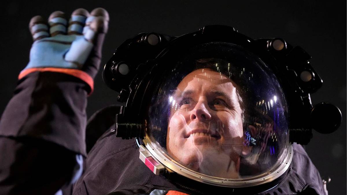 Photo of Les futurs marcheurs lunaires de la NASA porteront des combinaisons spatiales plus élégantes