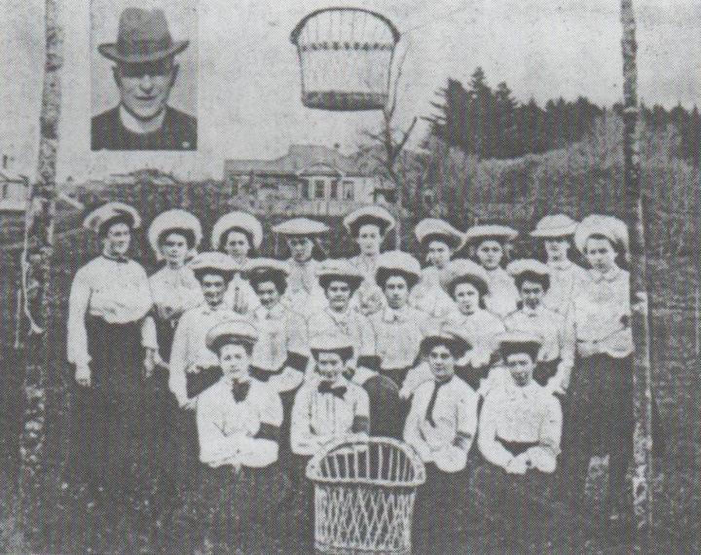 The St Luke's Presbyterian Bible Class A & B basketball teams in 1906. Photo / Supplied/RNZ