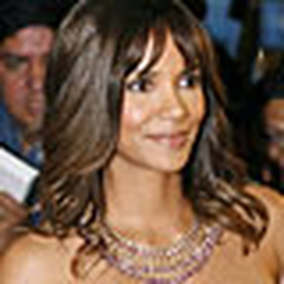 Halle Berry Spotted Shopping For Baby Clothes Nz Herald