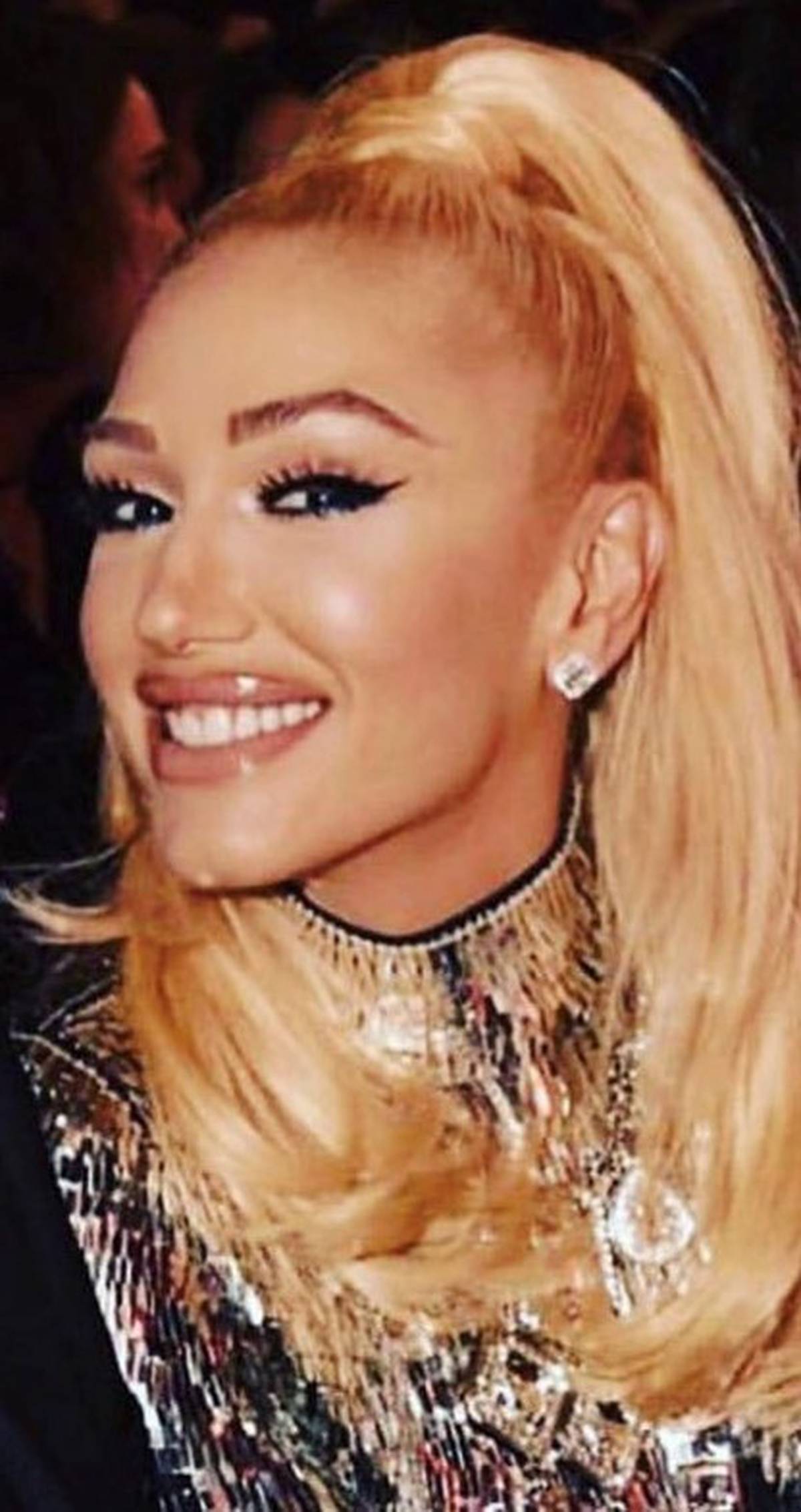 Gwen Stefani looks very different at ACM Awards - NZ Herald