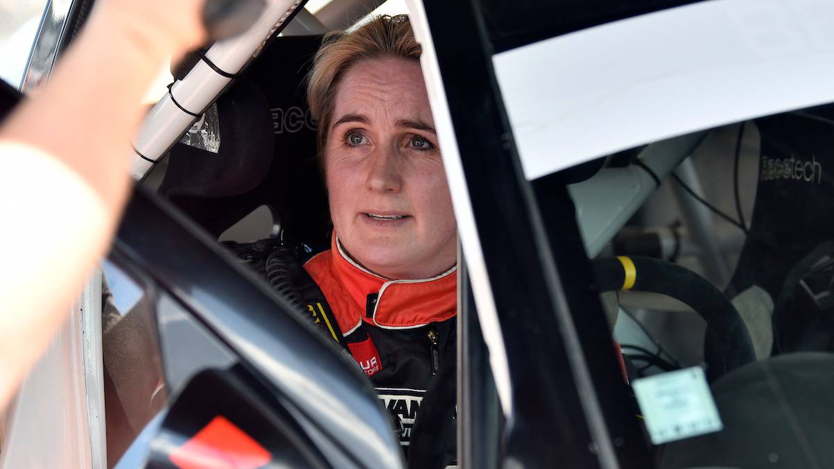 Emma Gilmour, pilota neozelandese della McLaren Extreme E Series, si è schiantata in Sardegna, in Italia