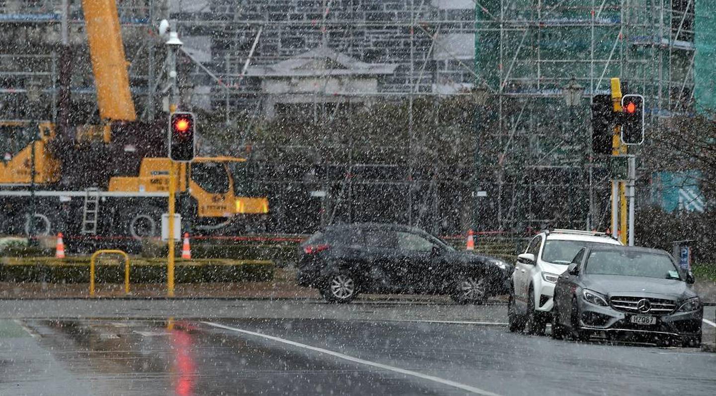 Snow was falling in central Dunedin for a time on Monday. Photo / Peter McIntosh
