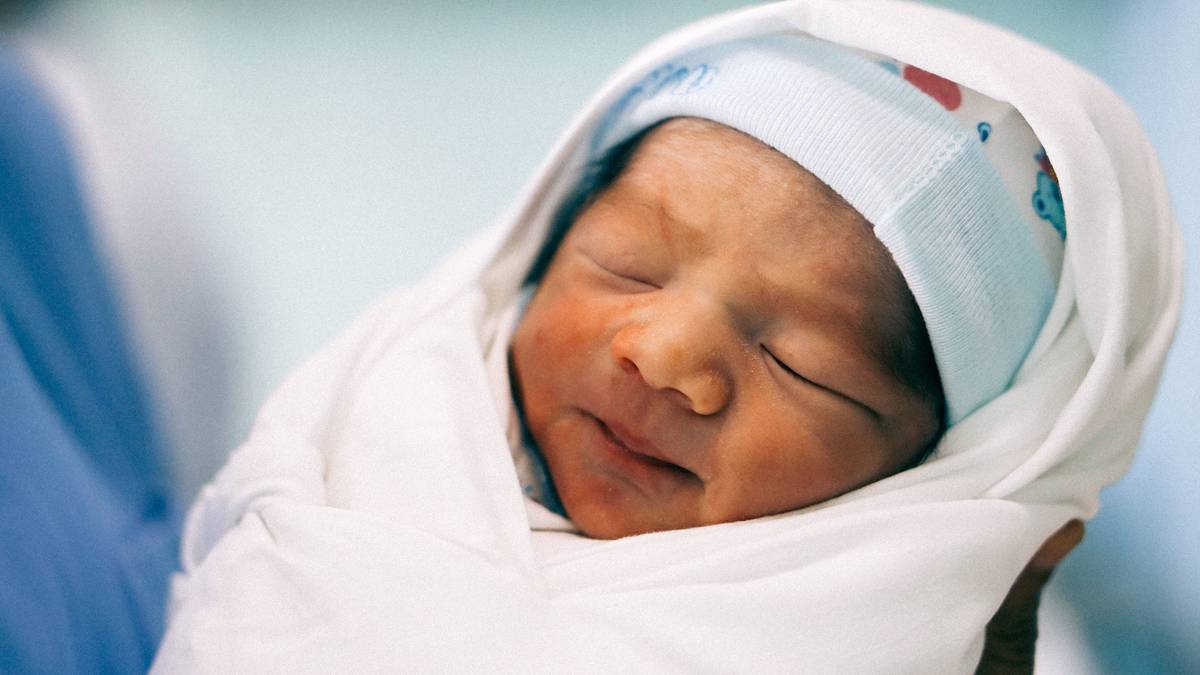 Ne sachant pas qu’elle est enceinte, la passagère accouche en plein vol