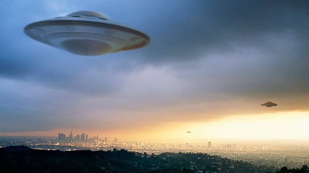 Australian brothers say they witnessed two UFOs in 'conflict' before 1980  crash - NZ Herald