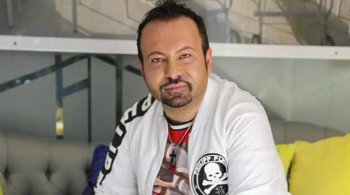 Napoleon Perdis Kisses Wife Soula Marie In Surry Hills Daily Mail Online