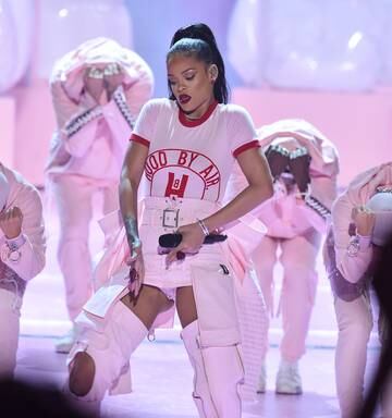 Parris Goebel S Choreography Dominated Rihanna S Opening Performance At The Mtv Vmas Nz Herald