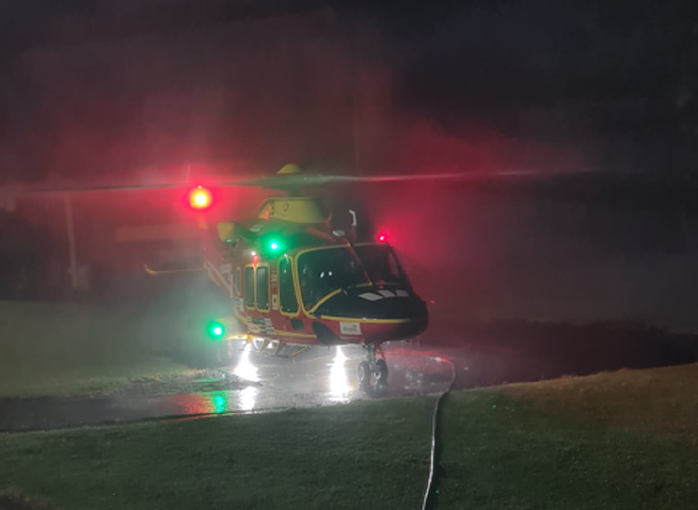 昨晚，一架西太平洋银行救援直升机在雨中加油。 照片/奥克兰救援直升机信托基金