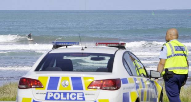 Police in Gisborne go to speak to surfers breaking lockdown rules. Photo / Gisborne Herald 