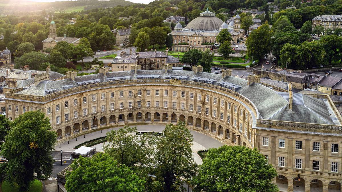 Dónde ir en el Reino Unido para evitar otros turistas: cambia la famosa ciudad de Bath por Buxton