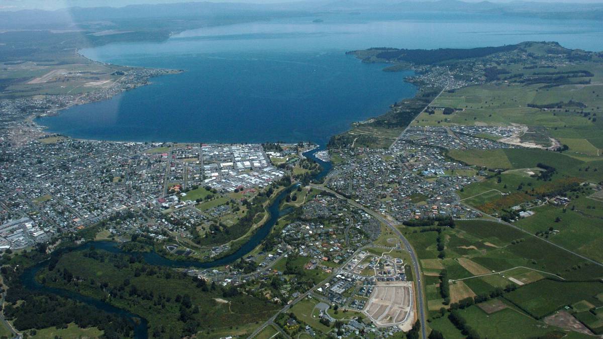 The Taupo earthquake increased in magnitude, nearly 700 aftershocks, and triggered landslides