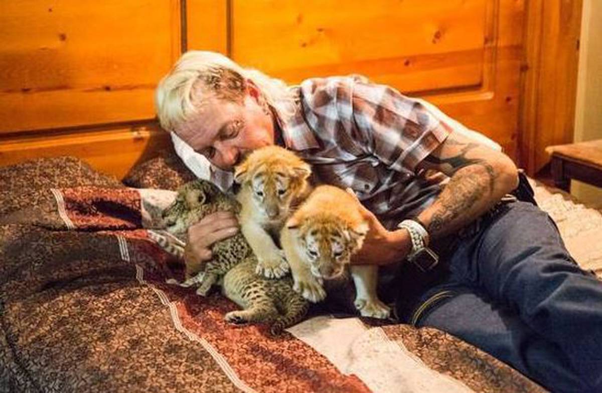 Tiger King Joe Exotic S Niece Claims He Was More Evil Than The