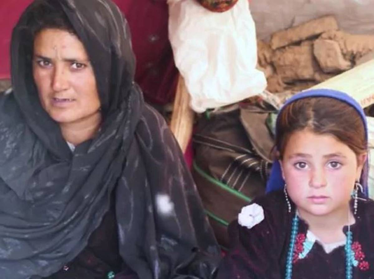 Мама продает дочку. Афганистан продажа дочерей. Мама продала дочь. Мать продает дочь.