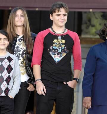 Michael Jackson S Kids Blanket And Prince Michael Jr Start Youtube Series Nz Herald