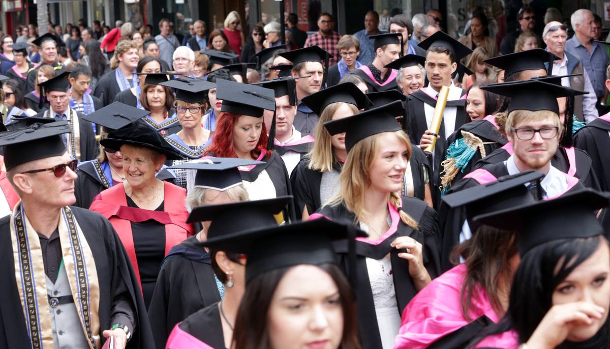 Nz Graduates Earn 40 000 50 000 After 2 Years Nz Herald