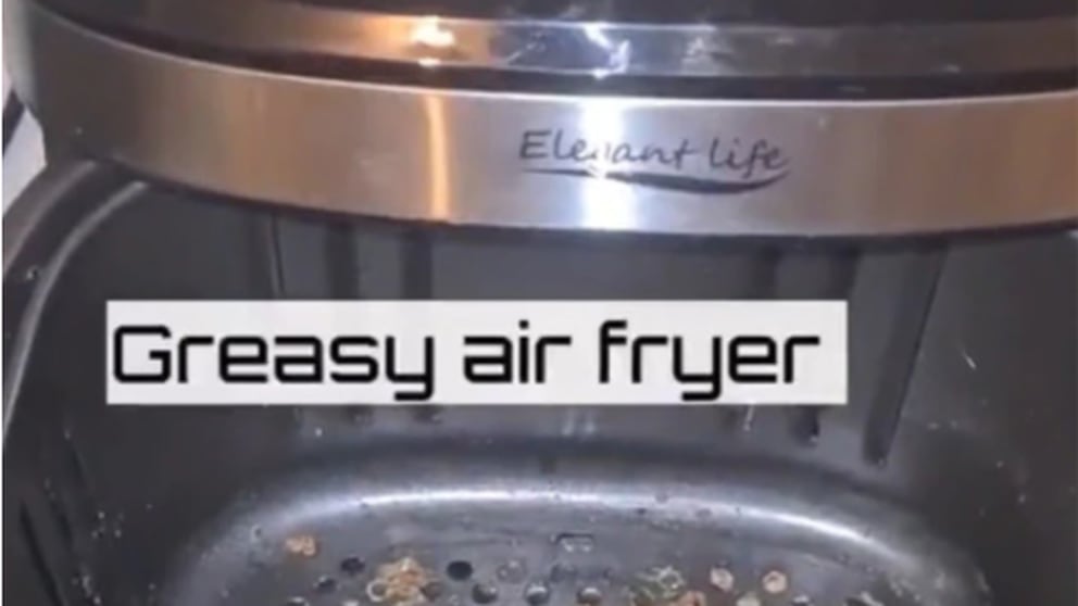 Easy Clean Air Fryer! #airfryer #airfry #airfryertiktok #cleanairfr