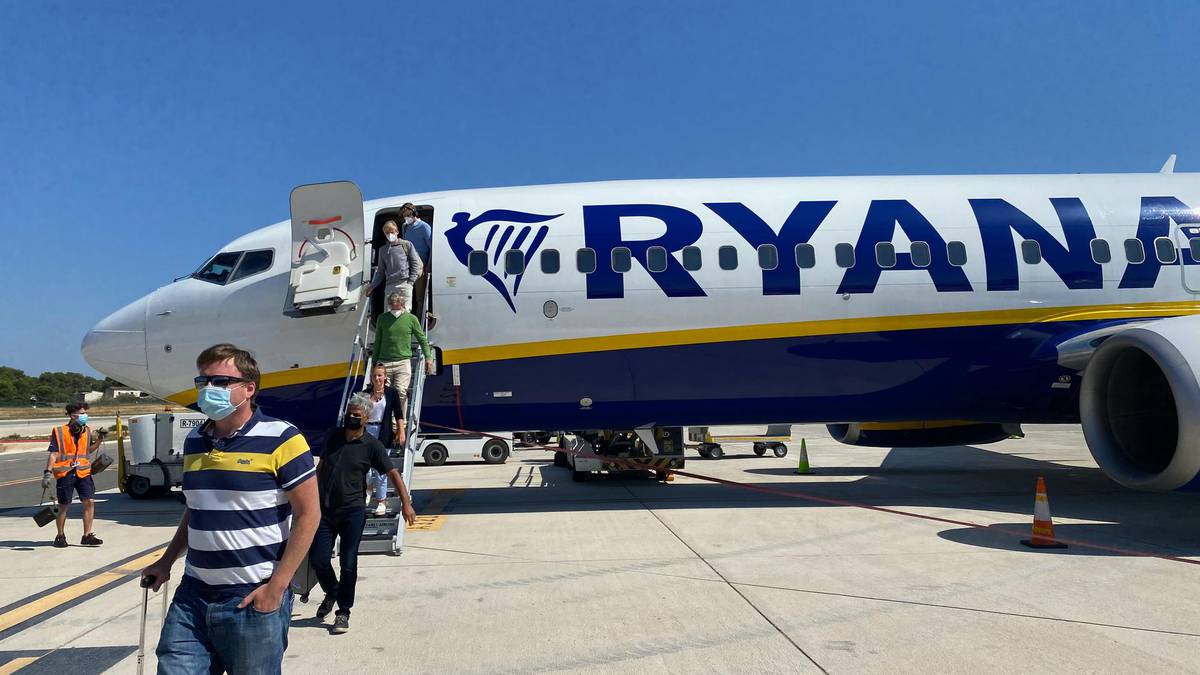 Pasangan naik pesawat Ryanair ke negara yang salah tidak masuk akal