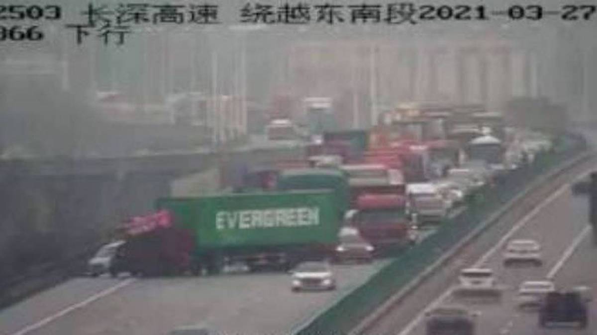 Photo of Le premier navire, maintenant un camion transportant un conteneur à feuilles persistantes en Chine provoque un embouteillage, se propage