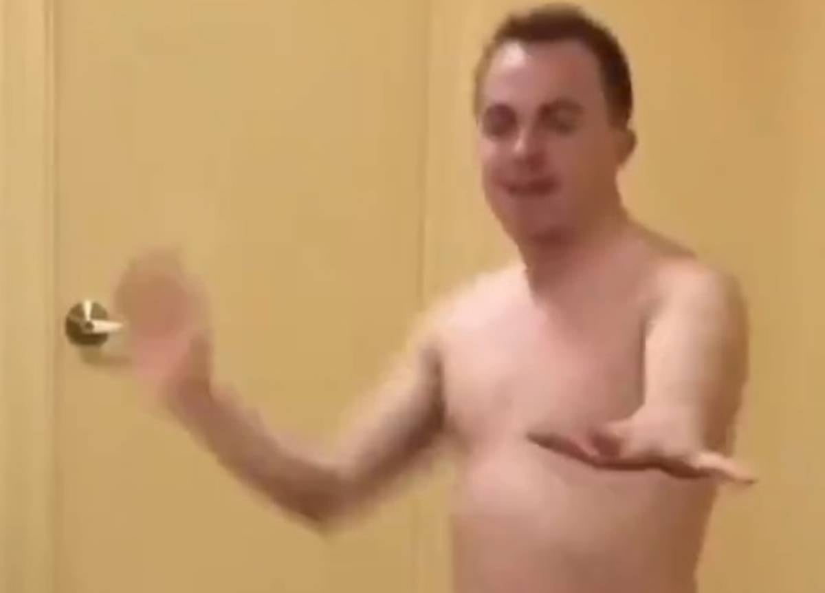 Malcolm In The Middle S Frankie Muniz Uploads Topless Video Of Himself Dancing Nz Herald