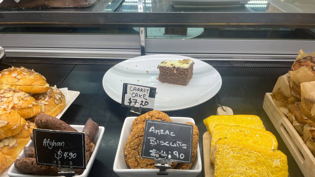 The Coffee Club LynnMall roasted for appearing to sell Countdown supermarket cake at massive mark-up