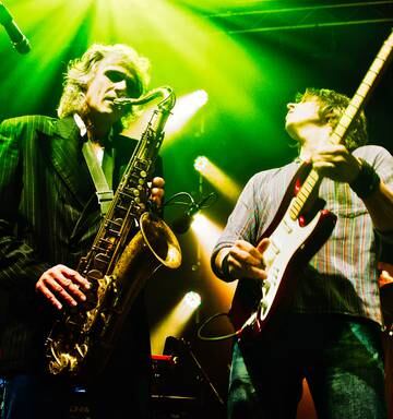 Sultans Of Swing Dire Straits Experience Do The Walk Of