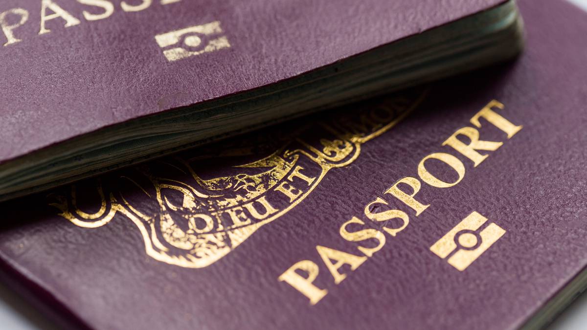 لا يُسمح للرجل بالسفر إلى الخارج لأن لقب جواز السفر “فظ للغاية”