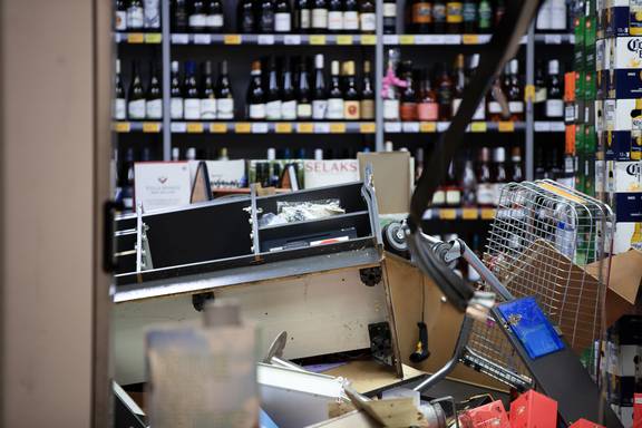 Auckland ram raids: Henderson Valley Rd's West Liquor shop latest target -  NZ Herald