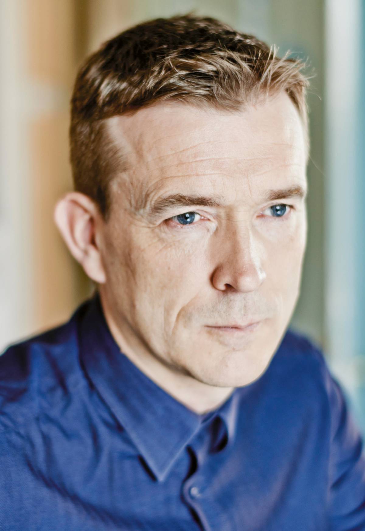 Дэвид митчелл. David Mitchell. Дэвид Митчелл (писатель). Дэвид Митчелл с наградой