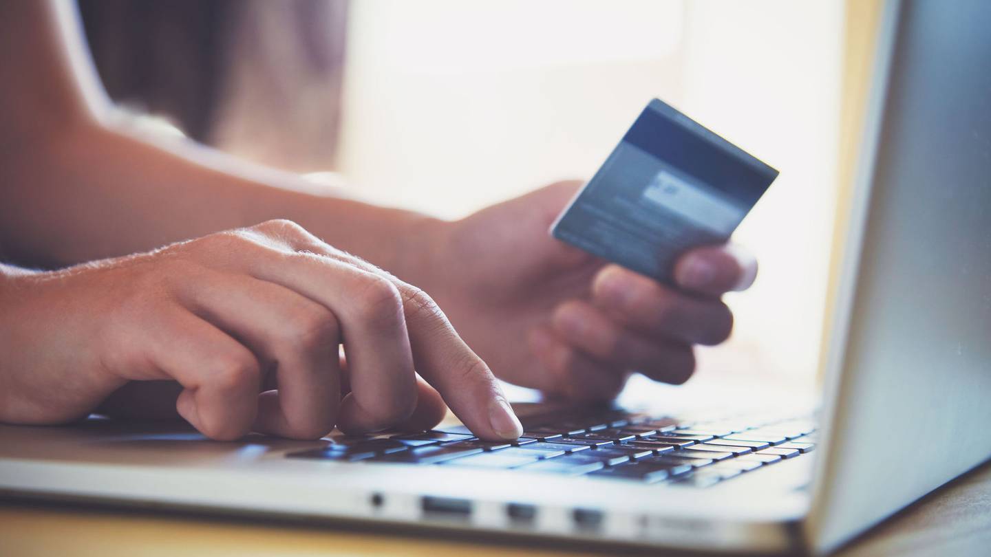 Online shopping is beginning to fall out of favour with Kiwis. Photo / 123RF