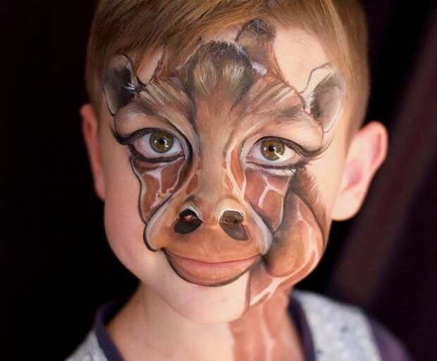 Paraparaumu Beach Woman Paints One Face Per Day Nz Herald